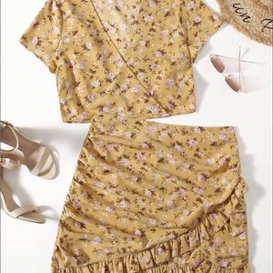 Super cute floral two piece outfit!